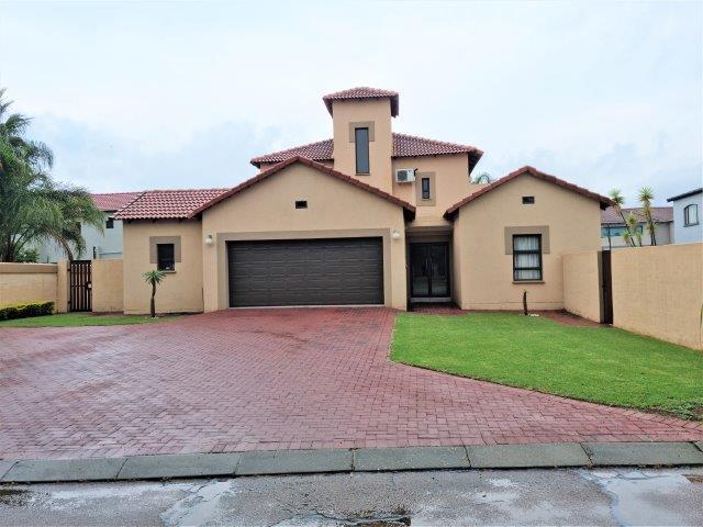 To Let 4 Bedroom Property for Rent in Melodie North West